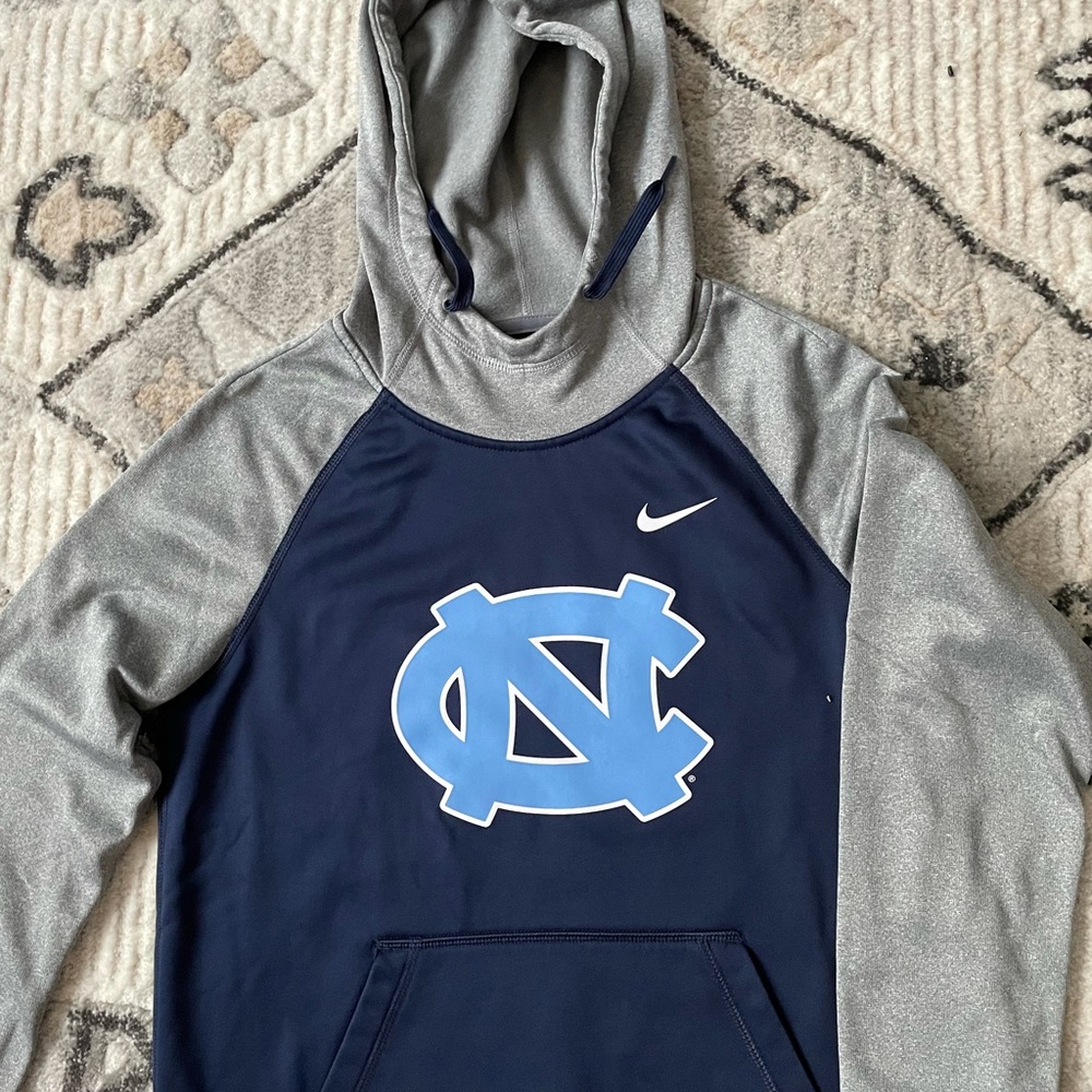 Women’s UNC sweatshirt